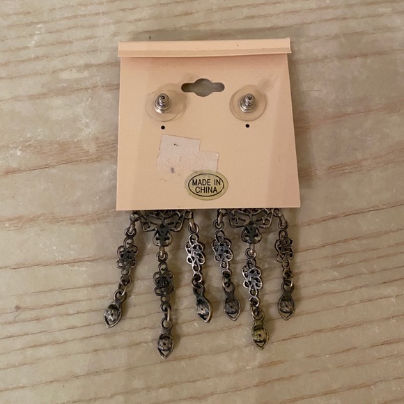 NEVER WORN. NEW Gramercy Earrings - Picture 4 of 4